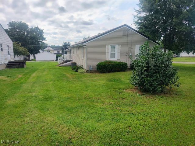 16 BeechRock Drive, Zanesville, OH 43701