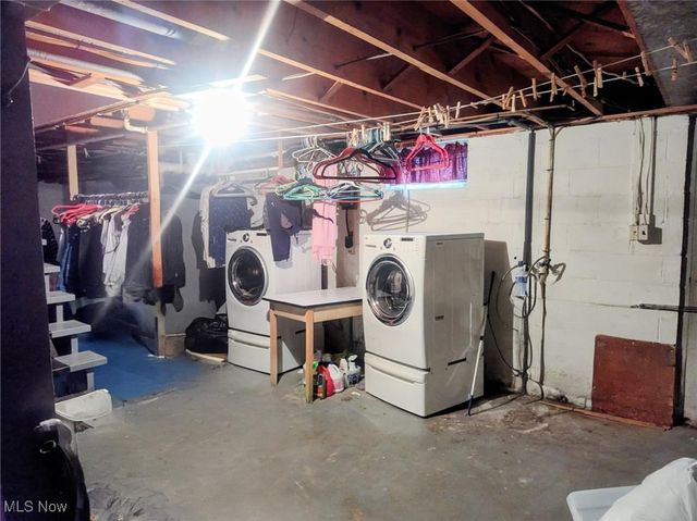 16 BeechRock Drive, Zanesville, OH 43701