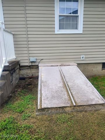 16 BeechRock Drive, Zanesville, OH 43701