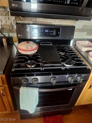 16 BeechRock Drive, Zanesville, OH 43701