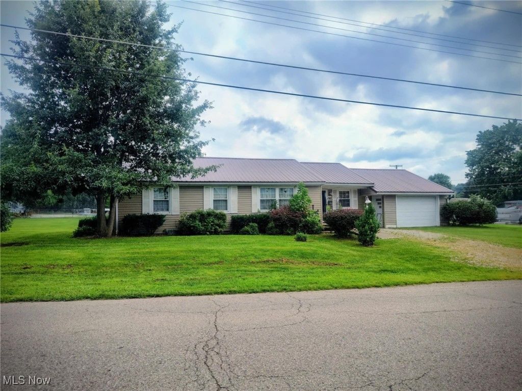 16 BeechRock Drive, Zanesville, OH 43701