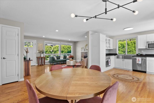 3715 NE 10th Court, Renton, WA 98056