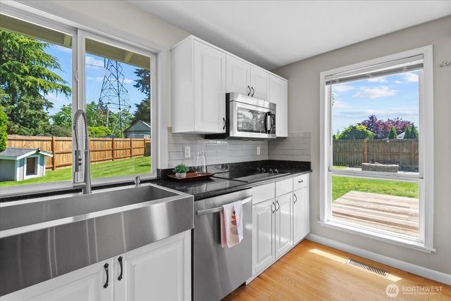 3715 NE 10th Court, Renton, WA 98056