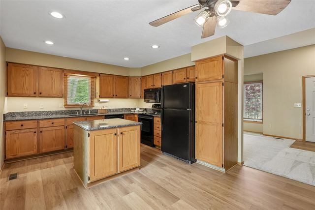 4510 88th Street, Urbandale, IA 50322