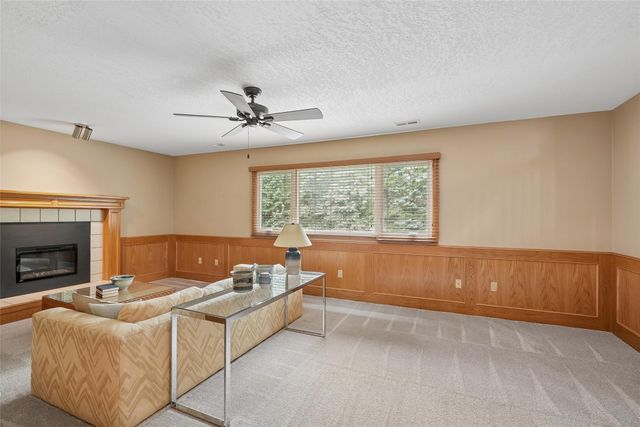 4510 88th Street, Urbandale, IA 50322