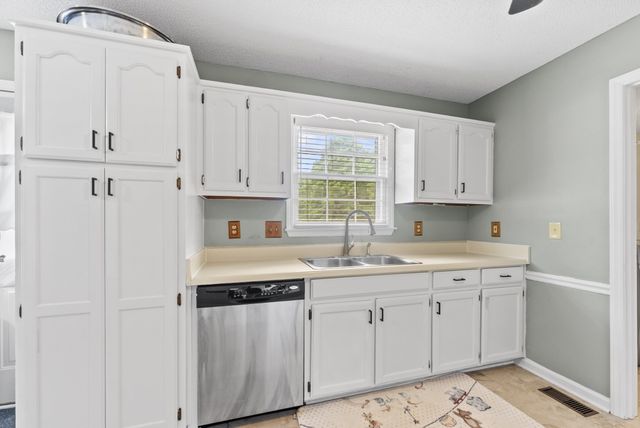 3950 Country Park Ln, Murfreesboro, TN 37128