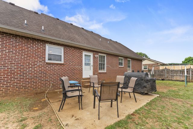 3950 Country Park Ln, Murfreesboro, TN 37128
