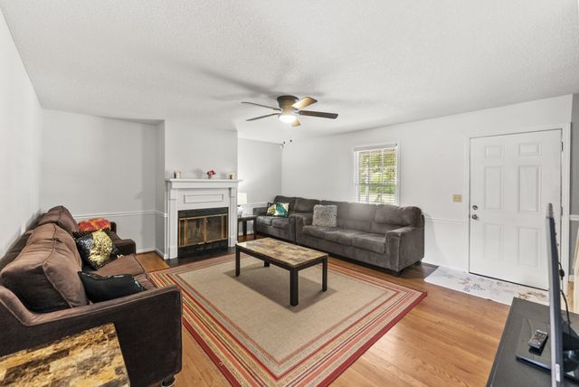 3950 Country Park Ln, Murfreesboro, TN 37128