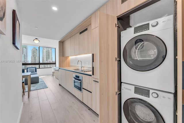 225 N Miami Ave 3201, Miami, FL 33132