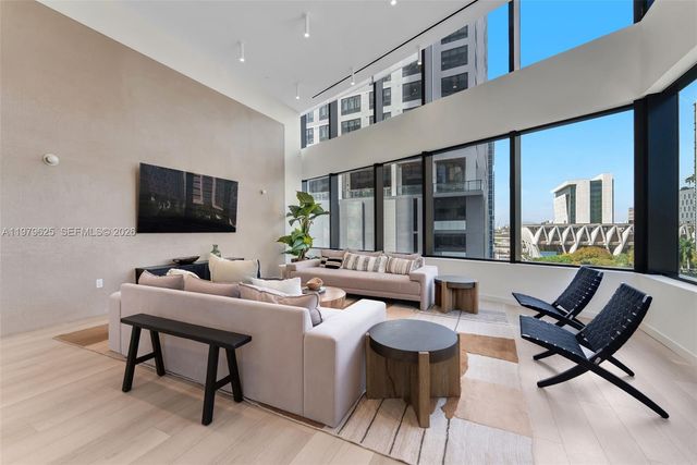 225 N Miami Ave 3201, Miami, FL 33132