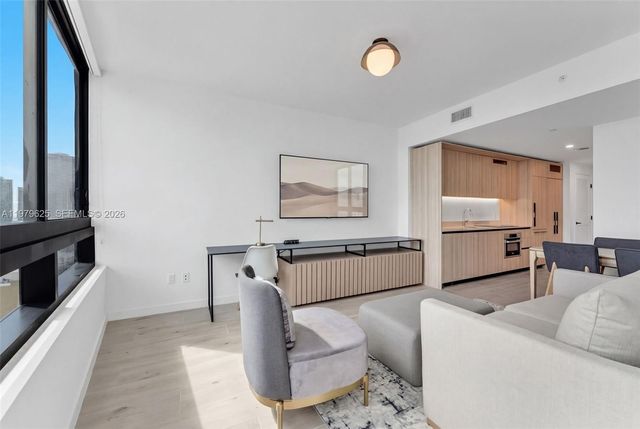 225 N Miami Ave 3201, Miami, FL 33132