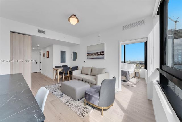 225 N Miami Ave 3201, Miami, FL 33132