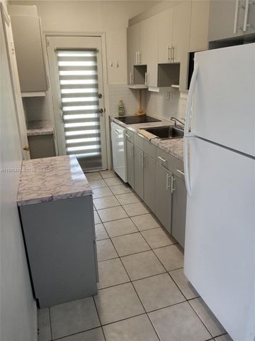 6490 Collins Ave 18, Miami Beach, FL 33141