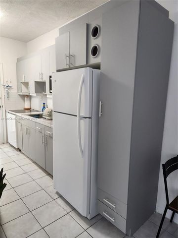 6490 Collins Ave 18, Miami Beach, FL 33141