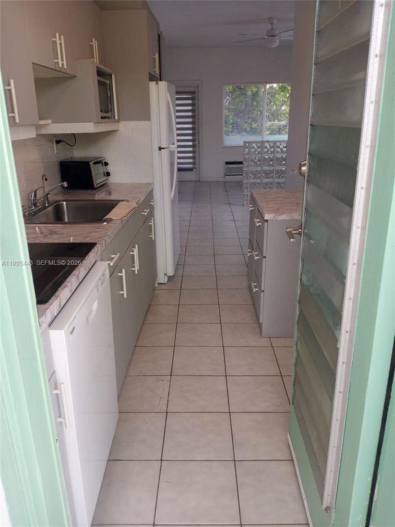 6490 Collins Ave 18, Miami Beach, FL 33141