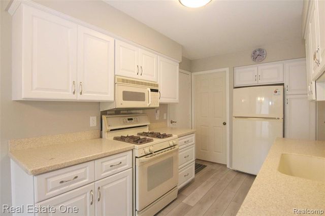 2110 Hidden Meadows Drive A, Walled Lake, MI 48390