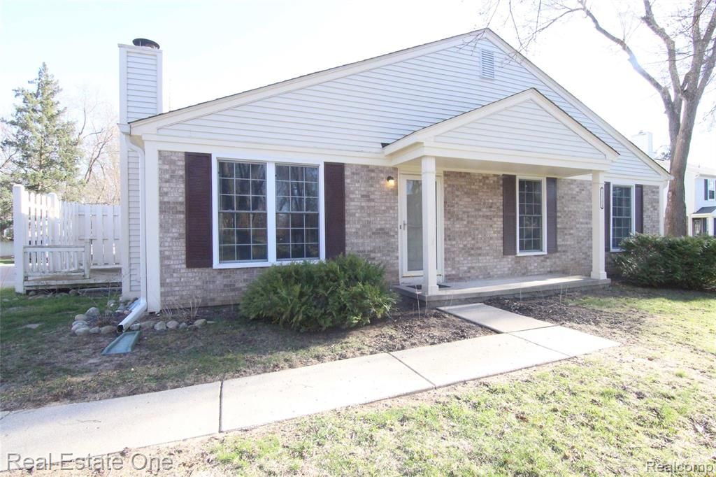 2110 Hidden Meadows Drive A, Walled Lake, MI 48390