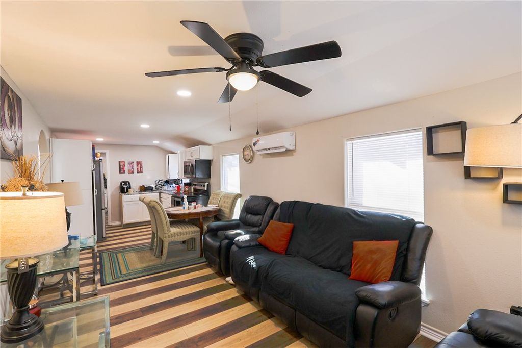 1211 West 18th Street, Bryan, TX 77803