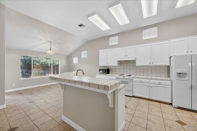 5950 W Chennault Avenue, Fresno, CA 93722