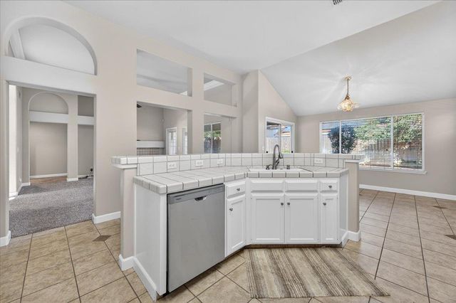 5950 W Chennault Avenue, Fresno, CA 93722