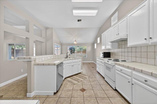 5950 W Chennault Avenue, Fresno, CA 93722