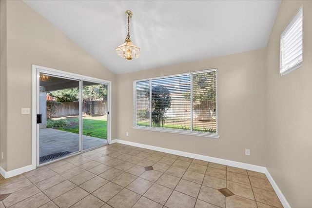 5950 W Chennault Avenue, Fresno, CA 93722