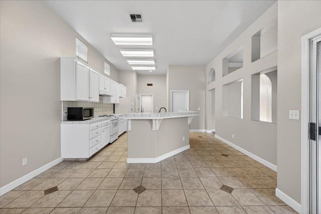 5950 W Chennault Avenue, Fresno, CA 93722