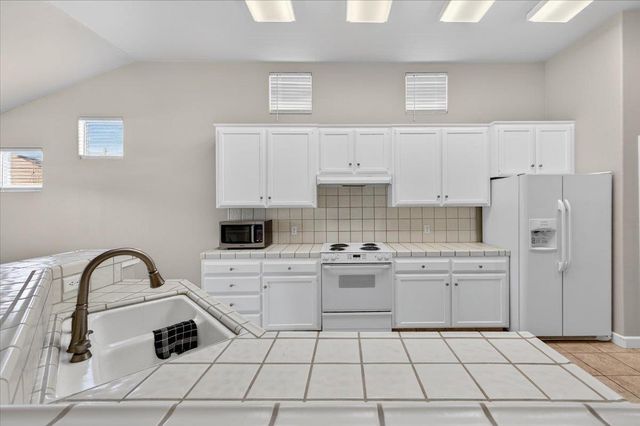 5950 W Chennault Avenue, Fresno, CA 93722