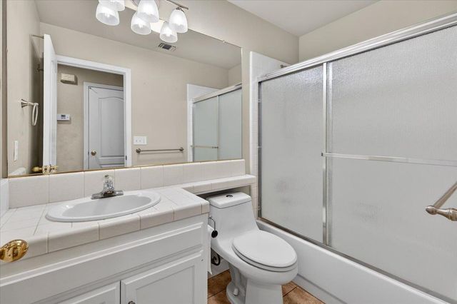 5950 W Chennault Avenue, Fresno, CA 93722