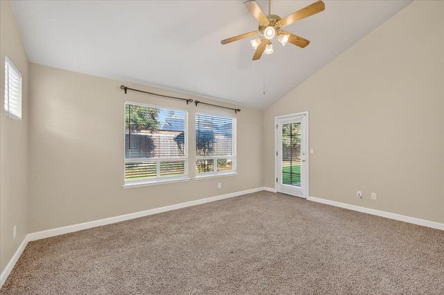 5950 W Chennault Avenue, Fresno, CA 93722