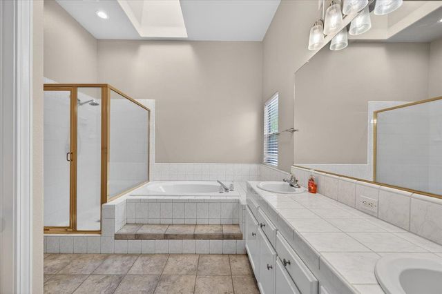 5950 W Chennault Avenue, Fresno, CA 93722