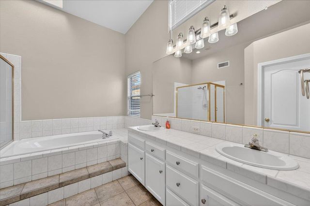 5950 W Chennault Avenue, Fresno, CA 93722