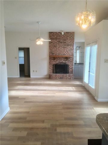 1406 Briarcrest Drive, Grapevine, TX 76051