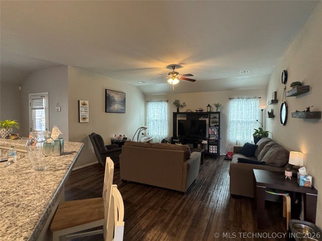 2805 E Quincy Street, Broken Arrow, OK 74014