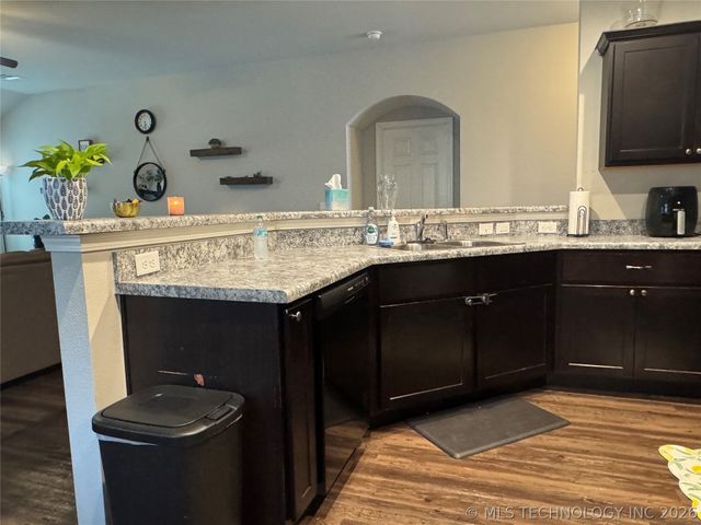 2805 E Quincy Street, Broken Arrow, OK 74014