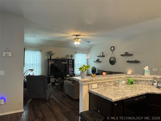 2805 E Quincy Street, Broken Arrow, OK 74014