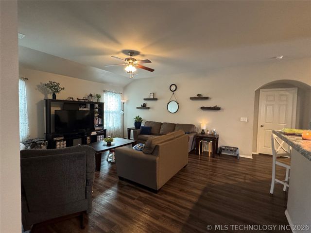 2805 E Quincy Street, Broken Arrow, OK 74014