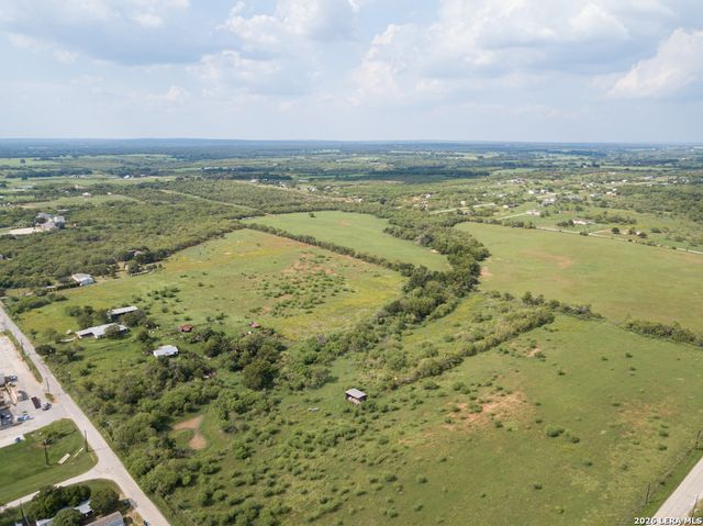 1804 Sutherland Springs, Floresville, TX 78114