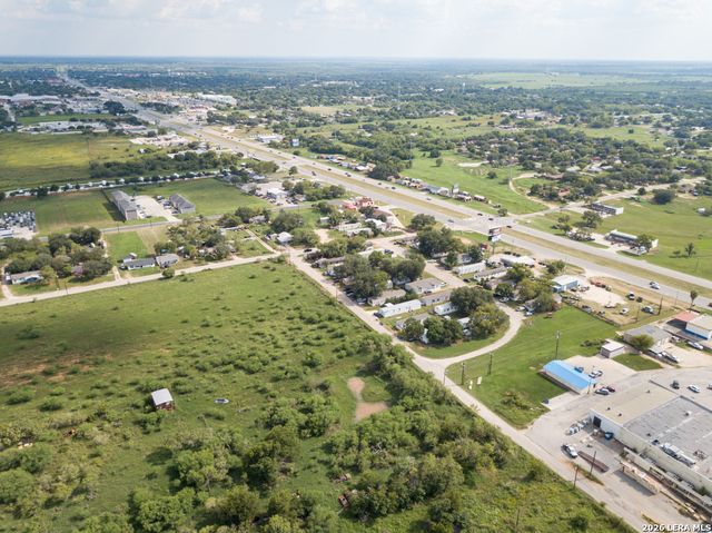 1804 Sutherland Springs, Floresville, TX 78114