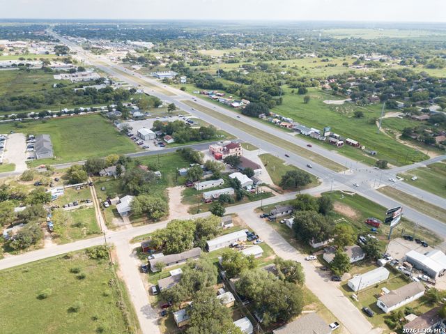 1804 Sutherland Springs, Floresville, TX 78114