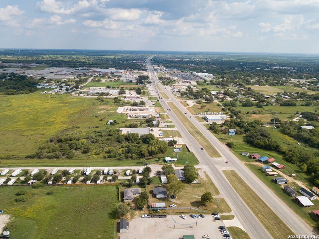 1804 Sutherland Springs, Floresville, TX 78114