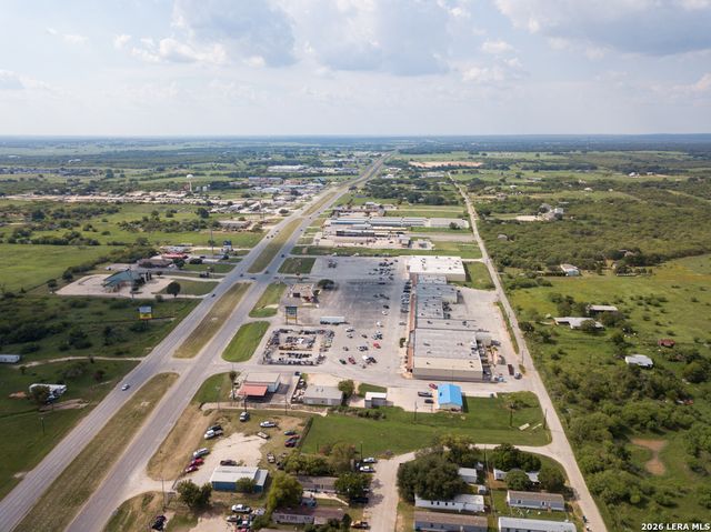 1804 Sutherland Springs, Floresville, TX 78114