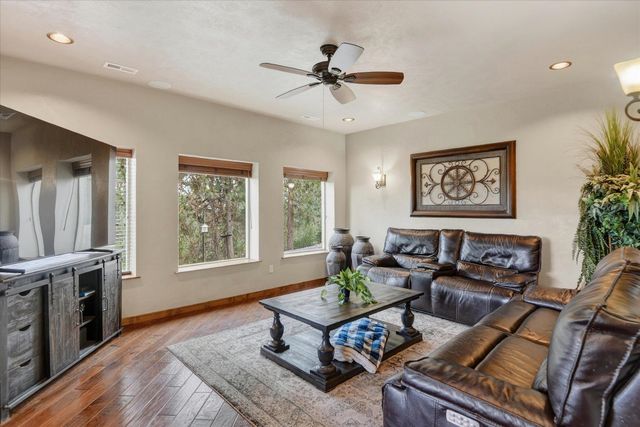 19622 E Granite Ln, Otis Orchards, WA 99027