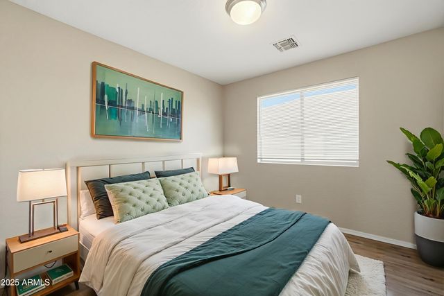 1520 E BOWKER Street, Phoenix, AZ 85040