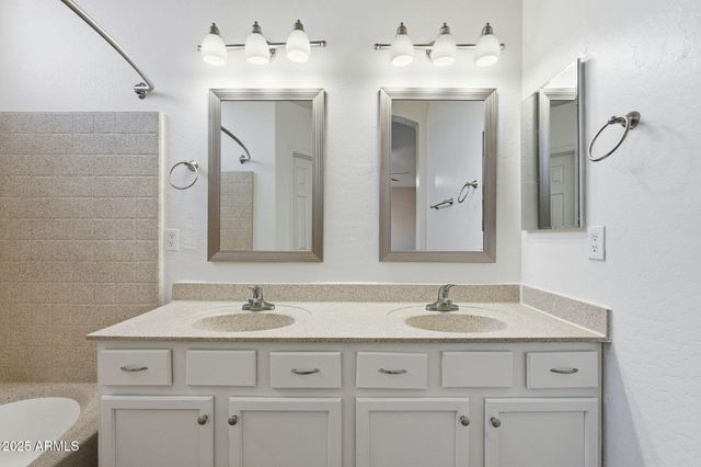 1520 E BOWKER Street, Phoenix, AZ 85040