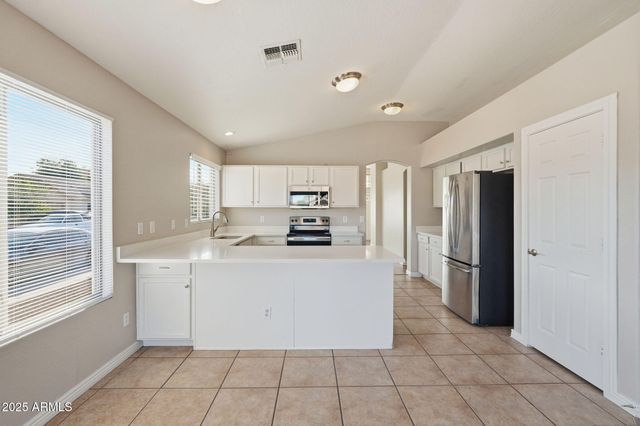 1520 E BOWKER Street, Phoenix, AZ 85040