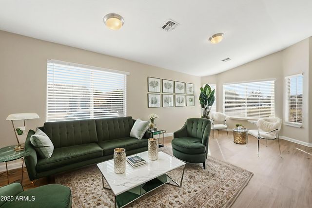 1520 E BOWKER Street, Phoenix, AZ 85040