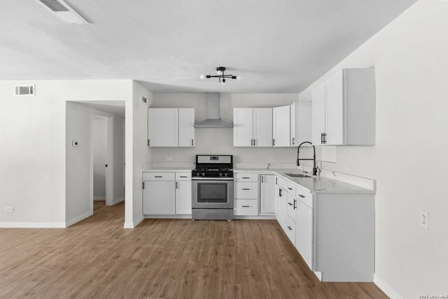 4426 Newcome Dr, San Antonio, TX 78229