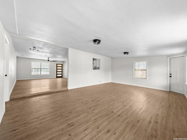 4426 Newcome Dr, San Antonio, TX 78229