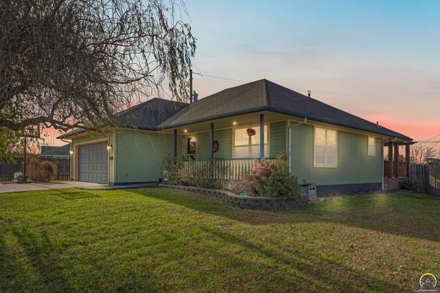 3839 NW Dondee LN, Topeka, KS 66618